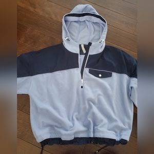 Athleta windbreaker/fleece 1/4 zip pullover size Large in light blue and navy bl